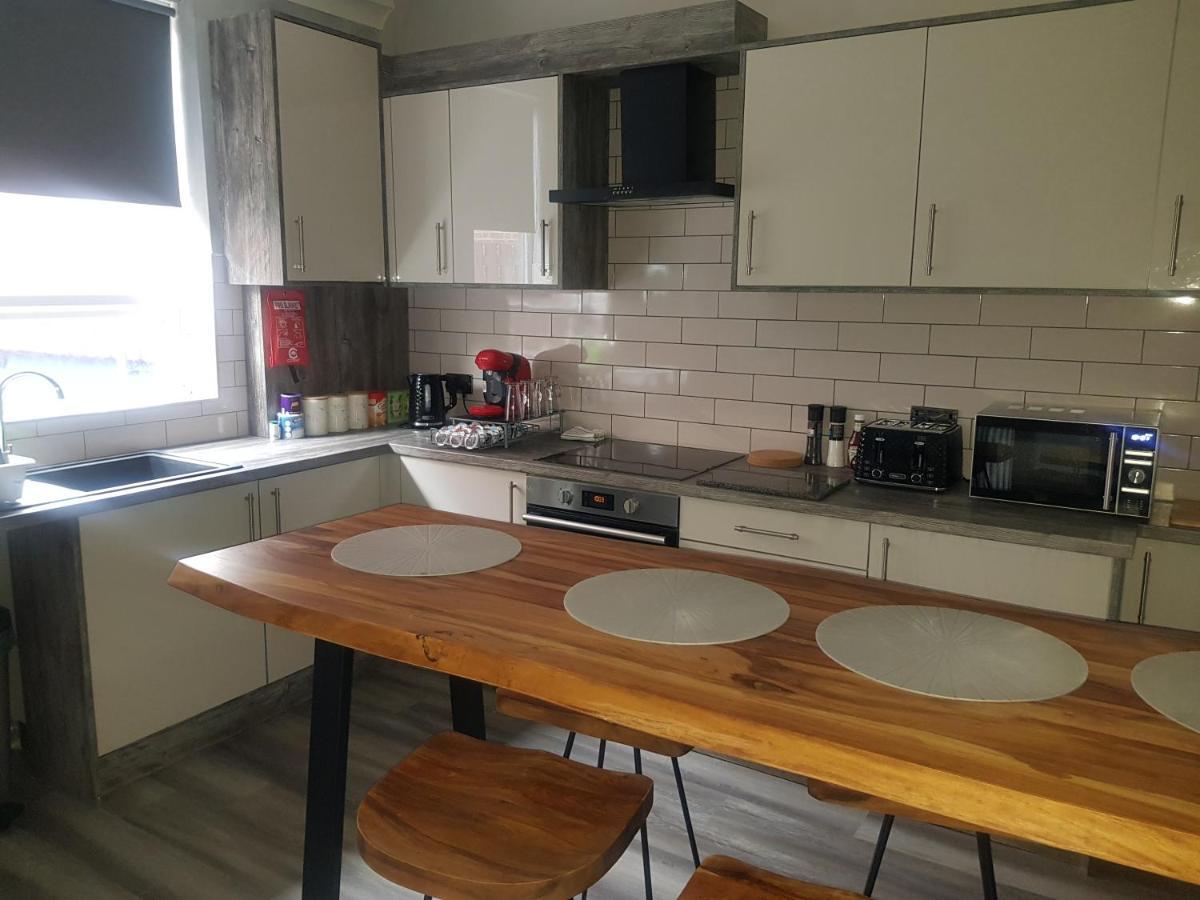 Highfields Living - All Rooms Ensuite- Free Wifi- Free Local Parking Sheffield Exterior foto